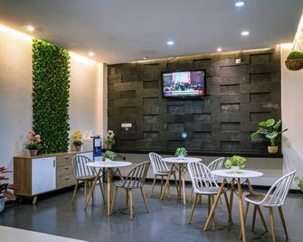 Tropical Point Hotel Syariah - Kendari - Restaurant