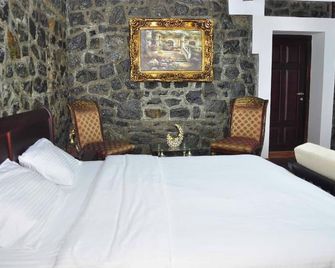 무나르 사파리 리조트 - 푸프파라 - 침실