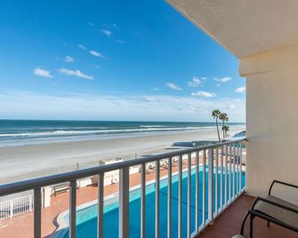 Quality Inn Daytona Beach Oceanfront - Daytona Beach - Balkon