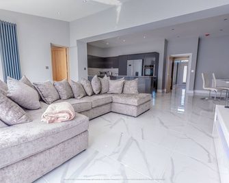 Beautiful modern open plan living with Hot Tub - Kelty - Soggiorno