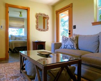 Healdsburg Hilltop Retreat :: Craftsman detail, modern comforts & stunning VIEWS - Healdsburg - Sala de estar
