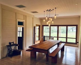 Beautiful peaceful farmhouse - 내로마인 - 다이닝룸