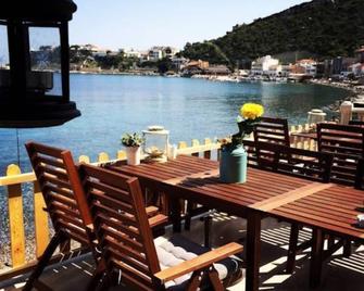 Yali Butik Pansiyon - Karaburun - Balcony