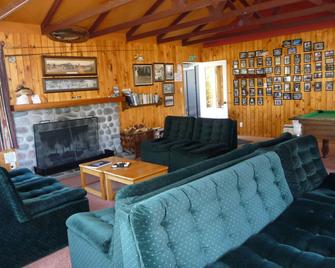 Sportsmans Lodge - Turangi - Living room