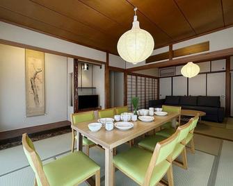 Blocal Itsuki - Charming Private House In Miyajimaguchi Near Itsukushima Shrine Upto 18 Ppl - Hatsukaichi - Sala de jantar
