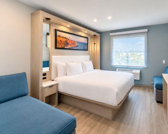 La Quinta Inn and Suites by Wyndham Torrance Redondo Beach - Torrance - Sypialnia