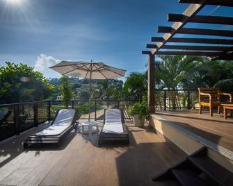 هوتل بارا دا لاجوا باي لاتيتود هوتليس - بوزيوس - شرفة