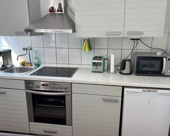 Tranquil apartment with WiFi in Essen - אסן - מטבח