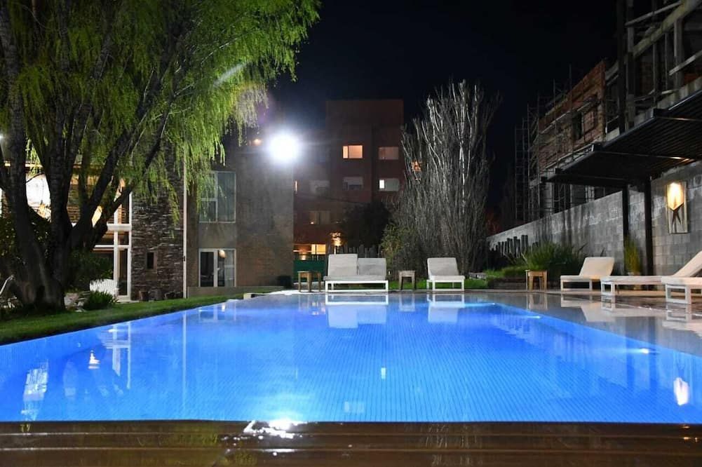 لا بوسادا دي مادرين - بويرتو مادرين - حوض السباحة