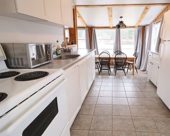 Algonquin Lakeside Inn - Dwight - Cocina