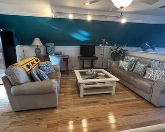Stunning sunsets Leonardtown apartment - Leonardtown - Sala de estar