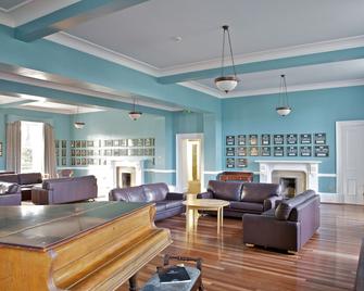 Mcintosh Hall Campus Accommodation - St. Andrews - Living room