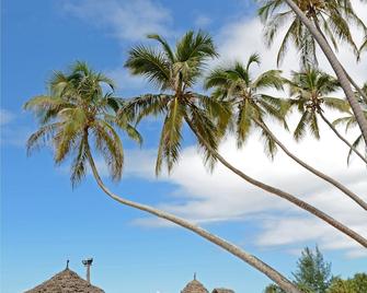 Ocean Paradise Resort & Spa - Pwani Mchangani - Vista del exterior