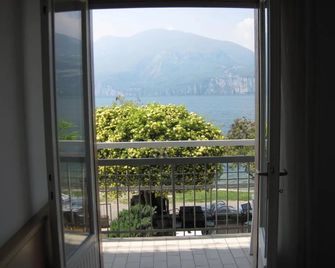 Piccolo Hotel Direkt am See - Brenzone - Balcón