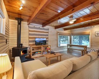 Augies Authentic Log Cabin! Pets Welcome! - South Lake Tahoe - Sala de estar