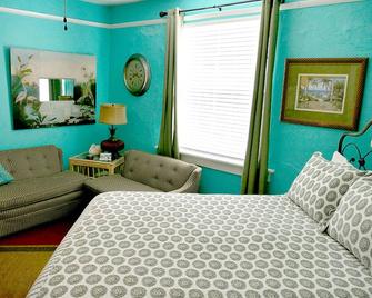 Historic Whiting Hotel Suites - Pawhuska - Bedroom