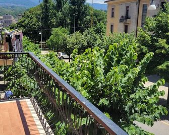 بي إي بيد اي سوني - كوزنسا - شرفة