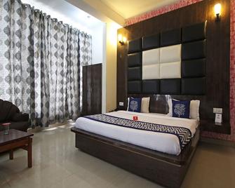Oyo 5855 Hotel Neelkanth - Jammu - Schlafzimmer