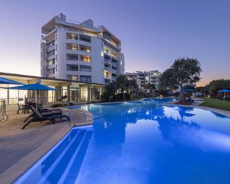 Ramada By Wyndham Marcoola Beach - Marcoola - Piscina