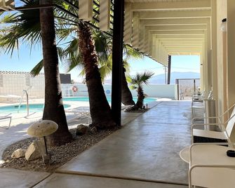 The Getaway 5BR #7: Pool, Mountain View, Kids/Pets welcome - Desert Hot Springs - Balcón