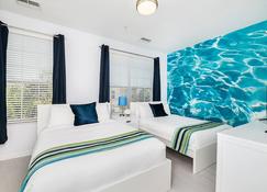 Vista Cay Modern - Williamsburg - Bedroom