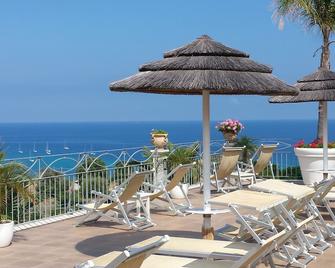 Residence Porto Ulisse - Parghelia - Balcón