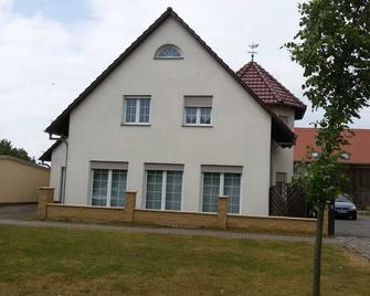 Holiday house an den Linden 30 - holiday house, An den Linden 30 - Torgau - Gebäude