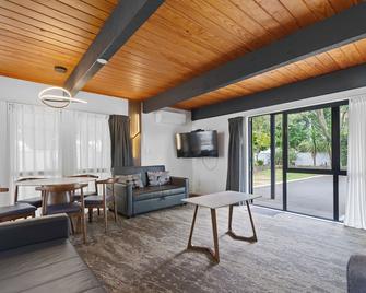 Wylie Court Motor Lodge - Rotorua - Living room