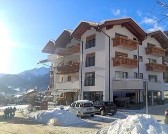 Hotel Flora Alpina - Campitello di Fassa - Edificio