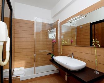 E H Rome Airport - Fiumicino - Bedroom