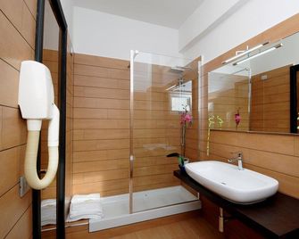 E H Rome Airport - Fiumicino - Bedroom