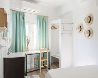 Forenna Hostel - S'Arenal - Bedroom