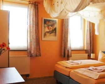Hotel-Pension Grüne Linde - Delitzsch - Slaapkamer