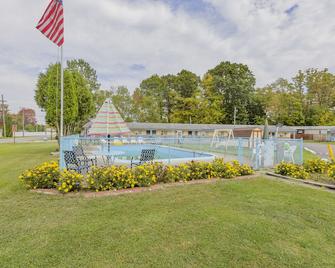 Parkside Motel By OYO Meadville Conneaut Lake - Conneaut Lake - Piscina