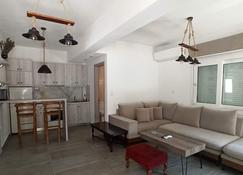 stylish newly built apartment for 4 near the town - Skiathos - Stue