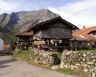 Tourist House La Pandiella - Oseja de Sajambre - Edificio