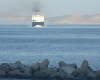 Alkistis Cozy By The Beach Apt in Ikaria Island, Therma Ground Floor - Agios Kirykos - Ranta