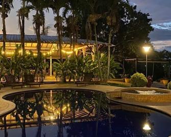 Hotel Villa Juana - Fonda Central - Zwembad