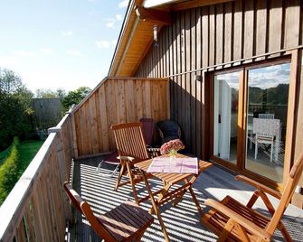 Newly renovated 'Sleeping Beauty' vacation apartment in a modern country house style and a fairytale-like secluded location, ideal for couples looking for a break from everyday life far away from the hustle and bustle of the city - Süderbrarup - Balcón