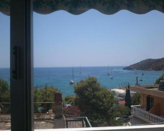 Hotel Liberty 1 - Agia Marina - Parveke