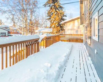 Midtown Anchorage Basecamp Condo A - Anchorage - Balcón