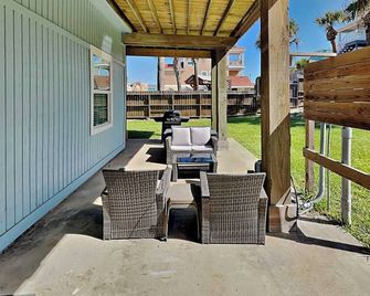 Coastal Hideaway - Port Aransas - Balcony