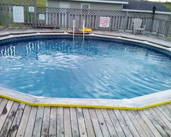 Mayfield Country Cottages - Cavendish - Pool