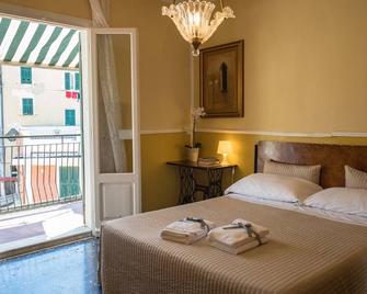 Recanissu Apartment with balcony & AC - Vernazza - Slaapkamer