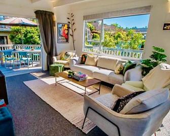 Mon Coeur Holiday Home - Kaiteriteri - Living room