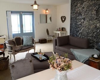 Milky Way Holiday Home - Paternoster - Living room