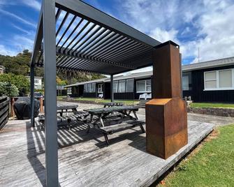 Hosts on the Coast Flaxmill Bay Motel Unit 4 - Whitianga - Patio