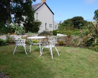 Two beaches and coastal path. Property not available for rent till later - Newport - Patio