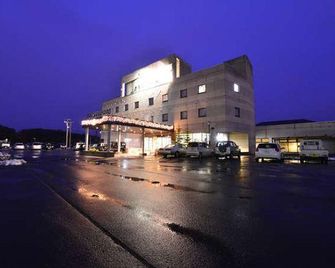 Hotel Paradise Hills - Kuriyama - Building