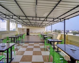 Itsy By Treebo - Prakasam Residency With Roadside View - Pondicherry - Restaurant